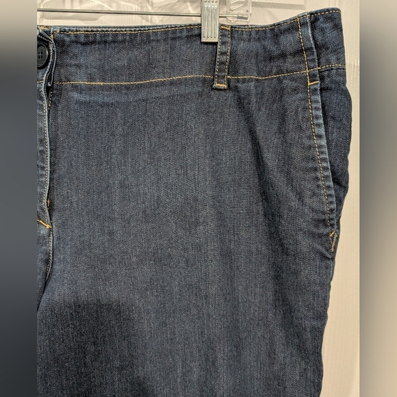 Talbot's Woman Petites Dark Wash Signature Flare Denim Jeans in Size 22W - Picture 3 of 13